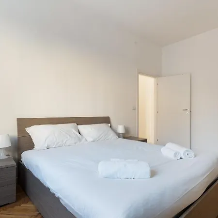 Guesthost - Certosa Cozy Flat With Balcony アパート *