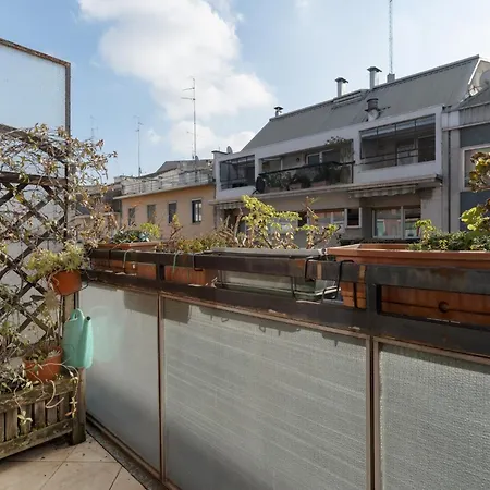 Guesthost - Certosa Cozy Flat With Balcony アパート