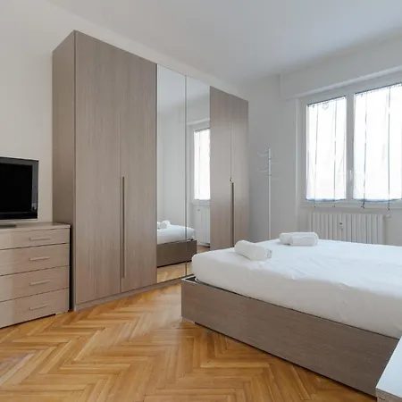 Apartment Guesthost - Certosa Cozy Flat With Balcony