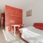 Apartamento Guesthost - Certosa Cozy Flat With Balcony Milão