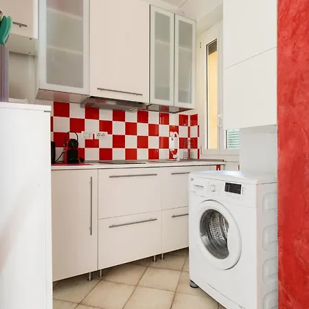 Appartamento Guesthost - Certosa Cozy Flat With Balcony *