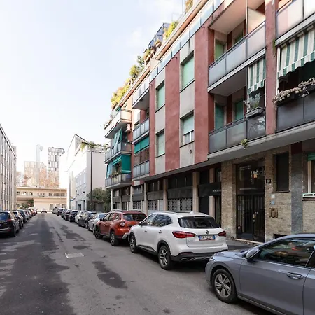 Guesthost - Certosa Cozy Flat With Balcony Appartamento