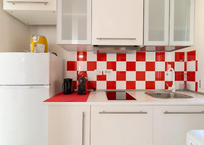 Guesthost - Certosa Cozy Flat With Balcony Apartment *