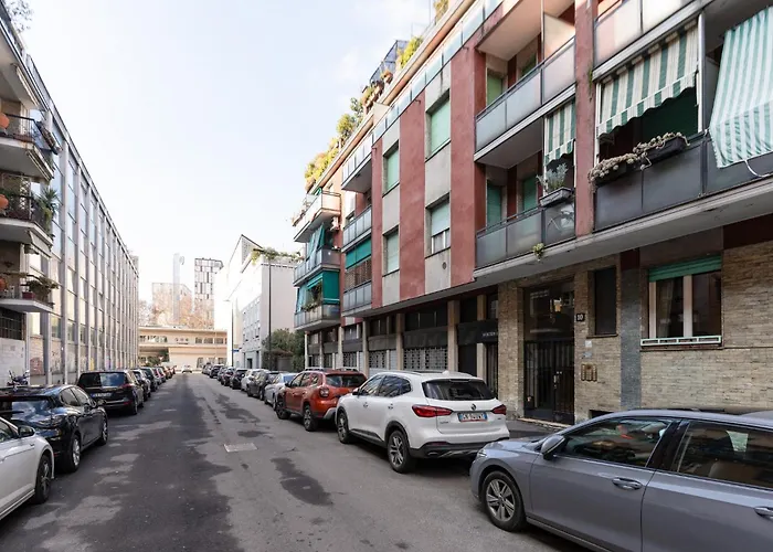 Guesthost - Certosa Cozy Flat With Balcony Apartment