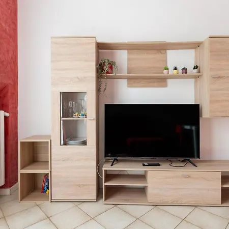 Guesthost - Certosa Cozy Flat With Balcony * ميلان